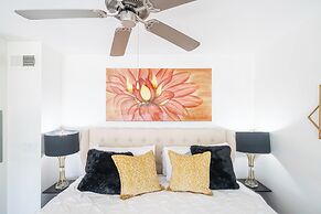 King Bed - Top Floor 2sty Loft - Parking 4058