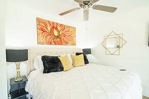 King Bed - Top Floor 2sty Loft - Parking 4058