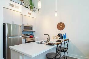 King Bed - Top Floor 2sty Loft - Parking 4058