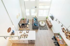 King Bed - Top Floor 2sty Loft - Parking 4058