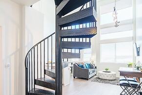 King Bed - Top Floor 2sty Loft - Parking 4058