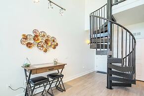 King Bed - Top Floor 2sty Loft - Parking 4058