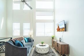 King Bed - Top Floor 2sty Loft - Parking 4058