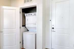 Loft with Views-King Bed-Close to Shop/Dine-Parking 4011