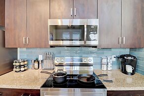 Loft with Views-King Bed-Close to Shop/Dine-Parking 4011