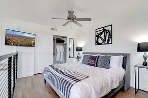 Loft with Views-King Bed-Close to Shop/Dine-Parking 4011