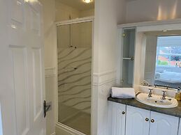 5 Bedroom, 4 Bathroom, Gym, Playroom, Country Home