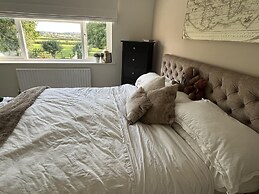 5 Bedroom, 4 Bathroom, Gym, Playroom, Country Home