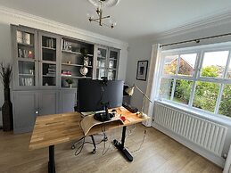 5 Bedroom, 4 Bathroom, Gym, Playroom, Country Home