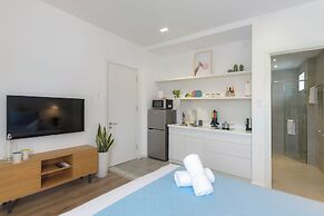 Christinas Hotel & Cafe