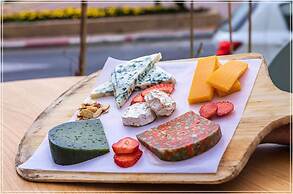 88 Beach Hotel And Spa By TLV Hotels