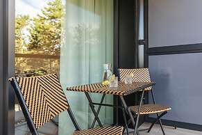 Shellter Suita Flora by Renters Prestige