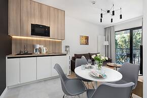 Shellter Suita Flora by Renters Prestige