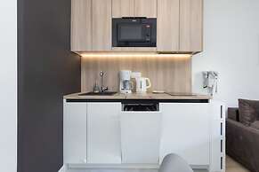 Shellter Suita Flora by Renters Prestige