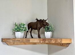 Log cabin in heart of Anchorage