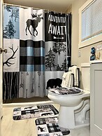 Log cabin in heart of Anchorage