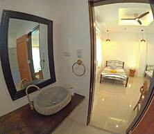 Divers Lodge Plumeria