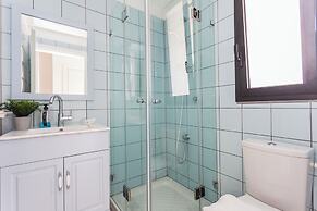 Rothschild Boulevard Prime location 1Bd