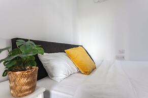 Rothschild Boulevard Prime location 1Bd