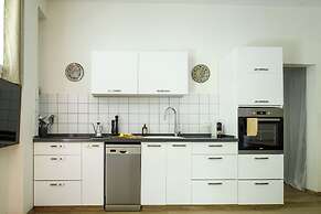 Simple Living in Tel Aviv by Sea N' Rent