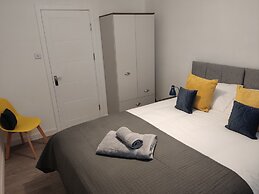 Stunning 2-bed Apartment in Kirriemuir Centre
