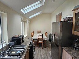 Spacious Cottage With Garden in Kirriemuir Centre