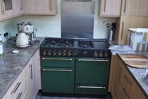 Spacious Cottage With Garden in Kirriemuir Centre