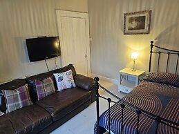 Spacious Cottage With Garden in Kirriemuir Centre