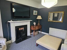 Spacious Cottage With Garden in Kirriemuir Centre