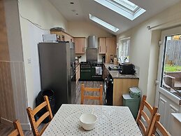 Spacious Cottage With Garden in Kirriemuir Centre