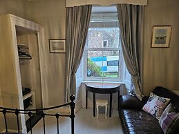 Spacious Cottage With Garden in Kirriemuir Centre