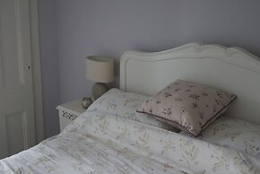 Spacious Cottage With Garden in Kirriemuir Centre