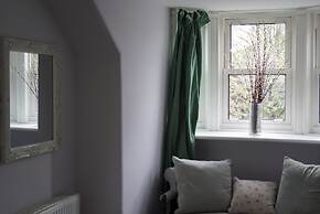 Spacious Cottage With Garden in Kirriemuir Centre