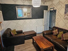 Spacious Cottage With Garden in Kirriemuir Centre