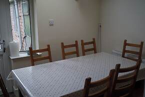 Spacious Cottage With Garden in Kirriemuir Centre