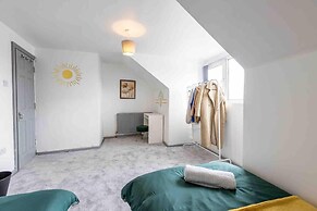 Cosy 3 Bed- Pet Friendly-free Parking-city Centre
