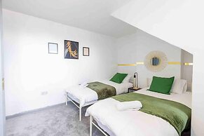 Cosy 3 Bed- Pet Friendly-free Parking-city Centre