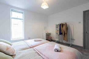 Cosy 3 Bed- Pet Friendly-free Parking-city Centre
