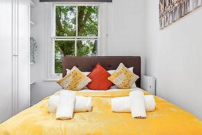 Serviced Studio Flat in Paddington London W2