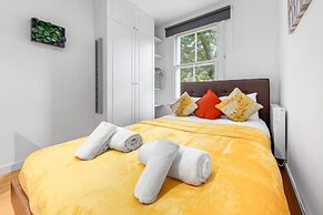 Serviced Studio Flat in Paddington London W2