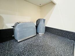 1-bed Apartment in Ealing, 3 Mins From Station