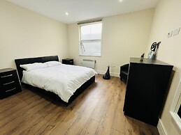 1-bed Apartment in Ealing, 3 Mins From Station