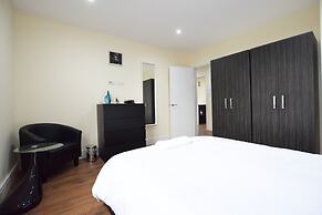 1-bed Apartment in Ealing, 3 Mins From Station