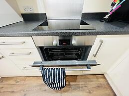 1-bed Apartment in Ealing, 3 Mins From Station