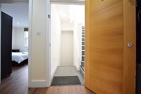 1-bed Apartment in Ealing, 3 Mins From Station