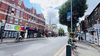 1-bed Apartment in Ealing, 3 Mins From Station