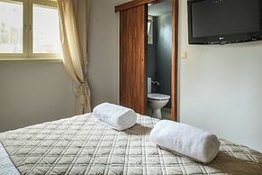 Homey Sea-Side Apartment by Sea N' Rent