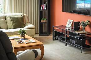 Homey Sea-Side Apartment by Sea N' Rent