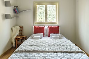 Homey Sea-Side Apartment by Sea N' Rent