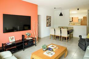 Homey Sea-Side Apartment by Sea N' Rent